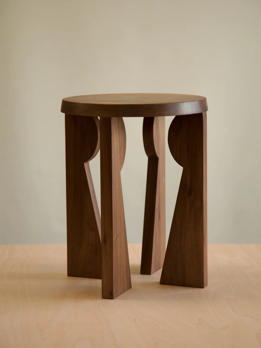 Figure_Side_Table_04_Walnut_by_Max_McLintock_e56ee042-33a8-41de-9f83-be0832315449